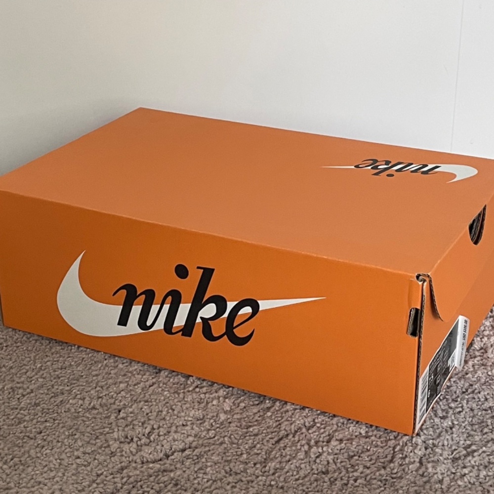 High Top Nike SB Blazer Sneakers in Yellow - Picture 13 of 14